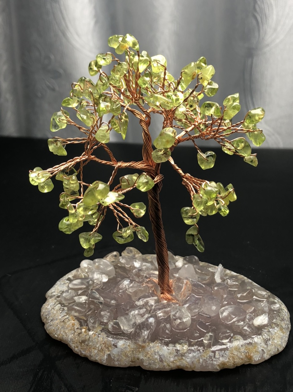 [FreeshipMAX] Cây Tài Lộc Peridot  cao 10cm đế đá ngọc mã não