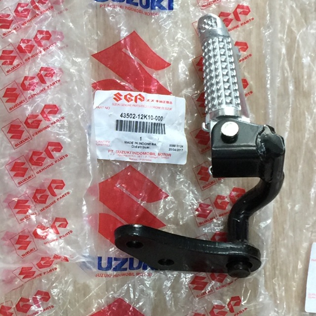 Gác chân trước bên phải Raider Fi Satria Fi, sản xuất tại Suzuki Indonesia, đóng gói nguyên bao bì tem mác từ nhà máy, chất lượng cao