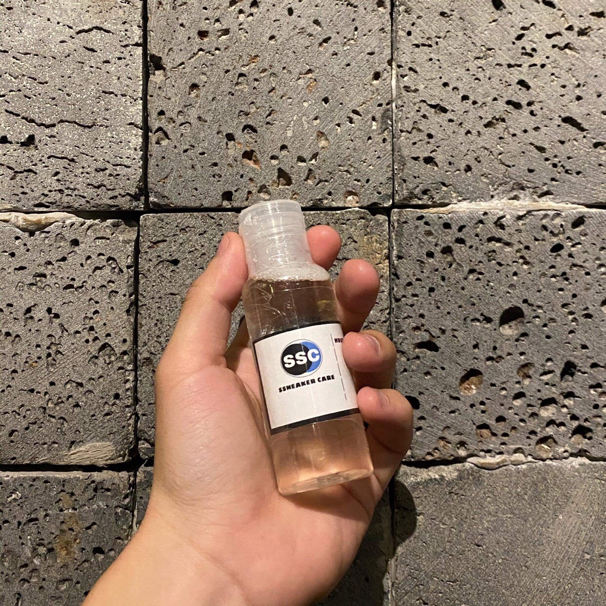 Dung dịch vệ sinh giày chuyên dụng