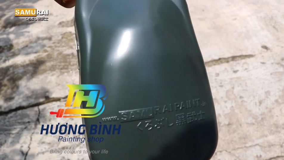 Sơn xịt Samurai màu Xanh Quân Đội - 142 (400ml) (có khả năng kháng xăng A92, A95)