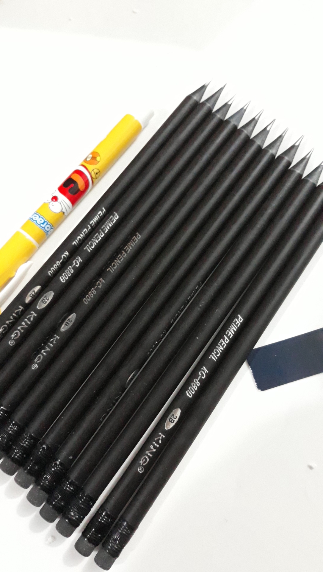 [HCM]HỘP 12 CÂY BÚT CHÌ - 2B GỖ ĐEN 8800 - THÂN TRÒN - CÓ GÔM - MÀU ĐEN TUYỀN