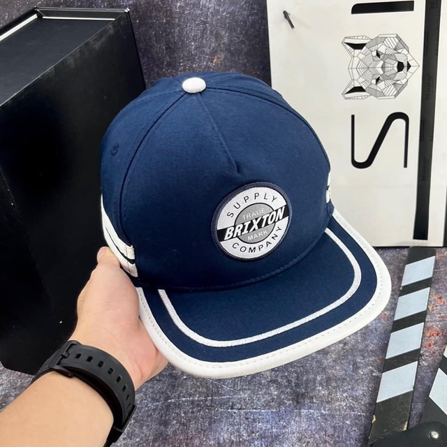 Mũ snapback mạc tròn Brixon viền dây hông - nón hiphop trắng xanh cực đẹp - phong cách thể thao nam