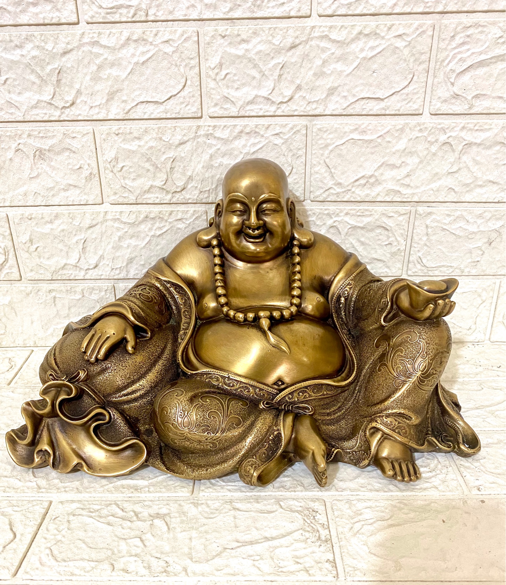 Tượng a di lạc ngồi dựa túi chất liệu bằng đồng