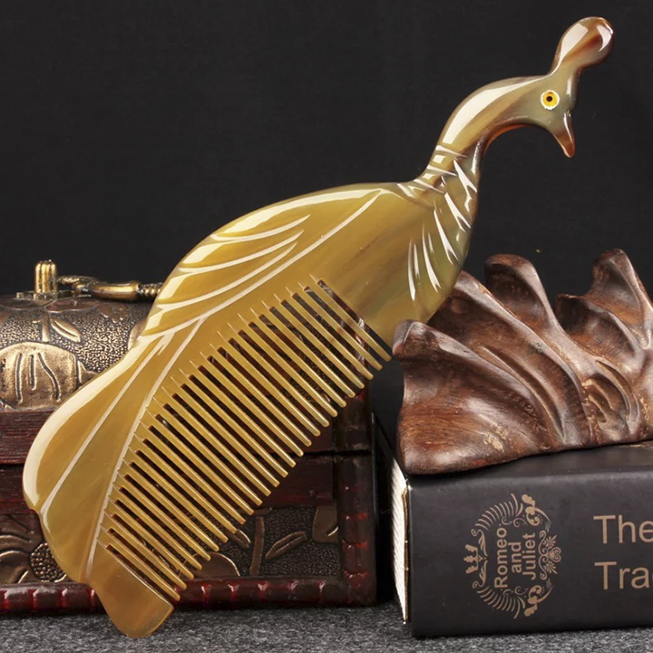 Lược Sừng Con Công Khía Đẹp Làm Quà Tặng - COH114