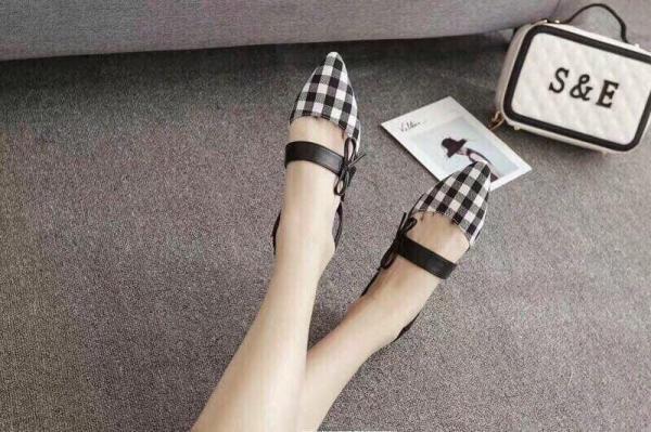 Giày sandal bít mũi quai ngang 1p