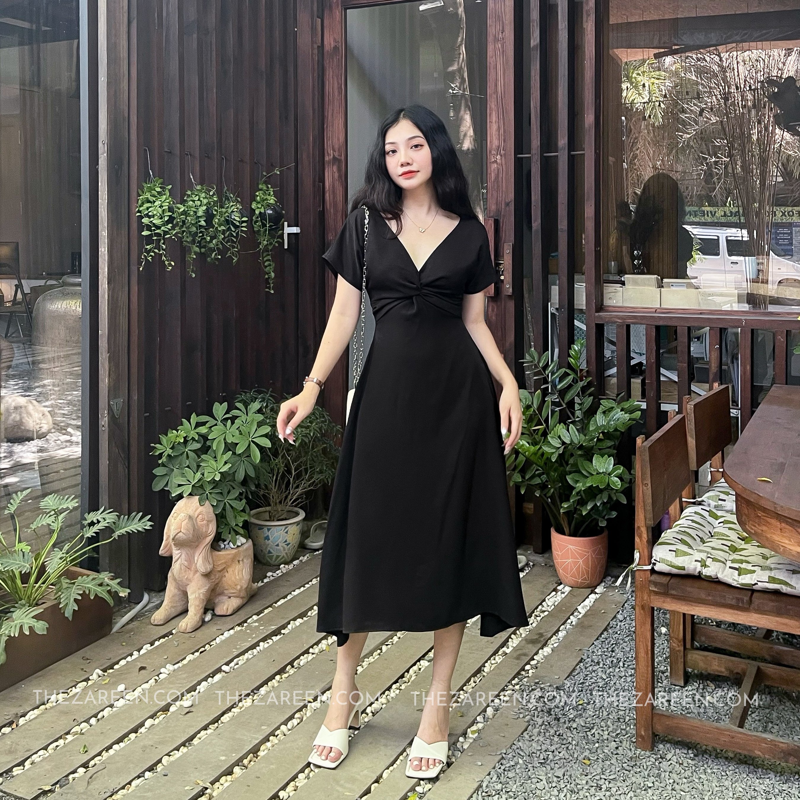 Zareen | đầm dài xoắn ngực dax49 đen