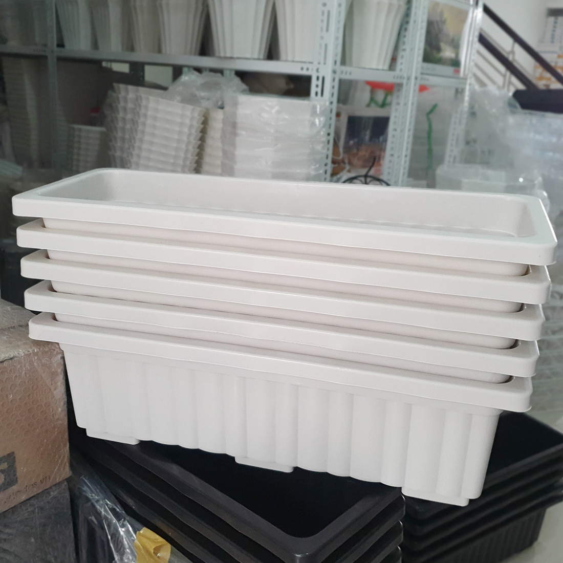 Bộ 05 chậu dài sọc nhựa dày trồng rau, hoa size 64x22x19cm Phù hợp trồng hoa, trồng rau sạch trên ban công, sân thượng hoặc thiết kế nhà hàng, quán cafe