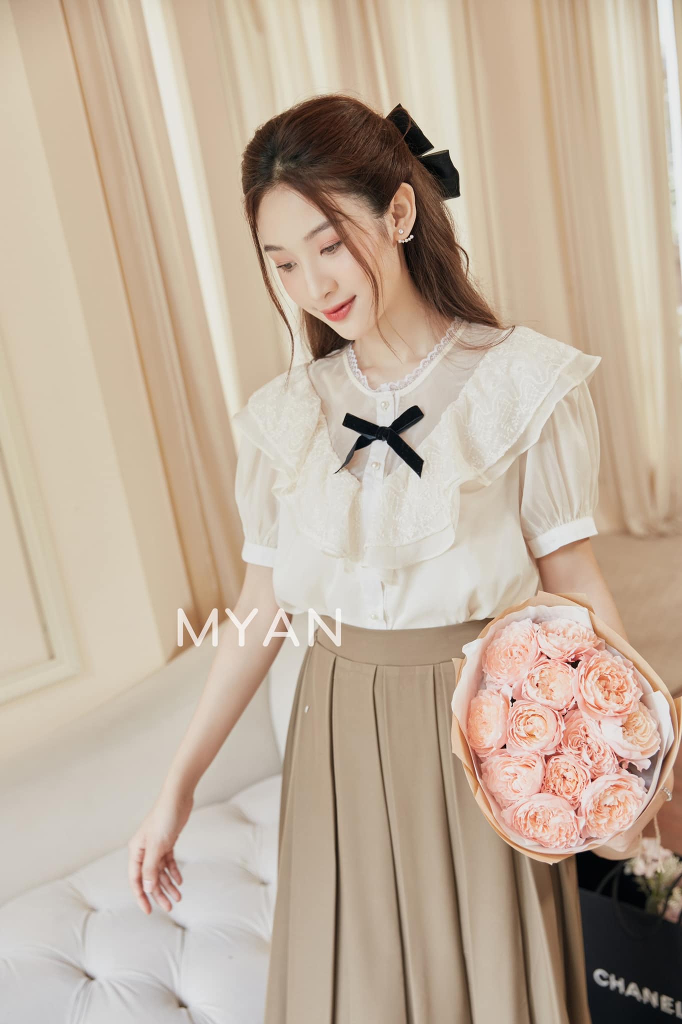 Áo ngắn tay phối ren, diềm bèo 2 tầng đính nơ myan avn052206