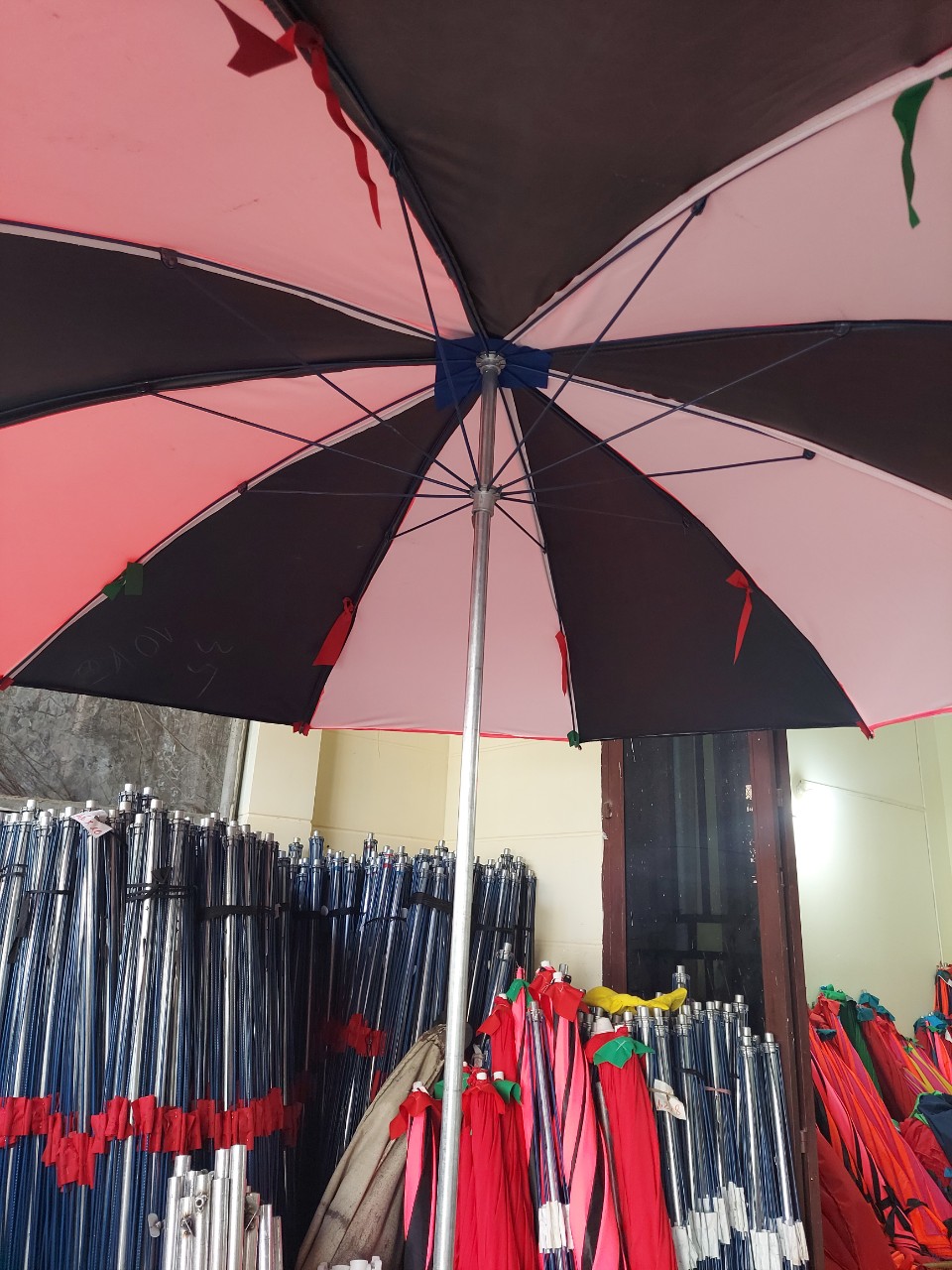 [HCM]Ô DÙ LỚN CHE MƯA CHE NẮNG ĐƯỜNG KÍNH 3 MÉT ( CHƯA GỒM CHÂN ĐẾ)