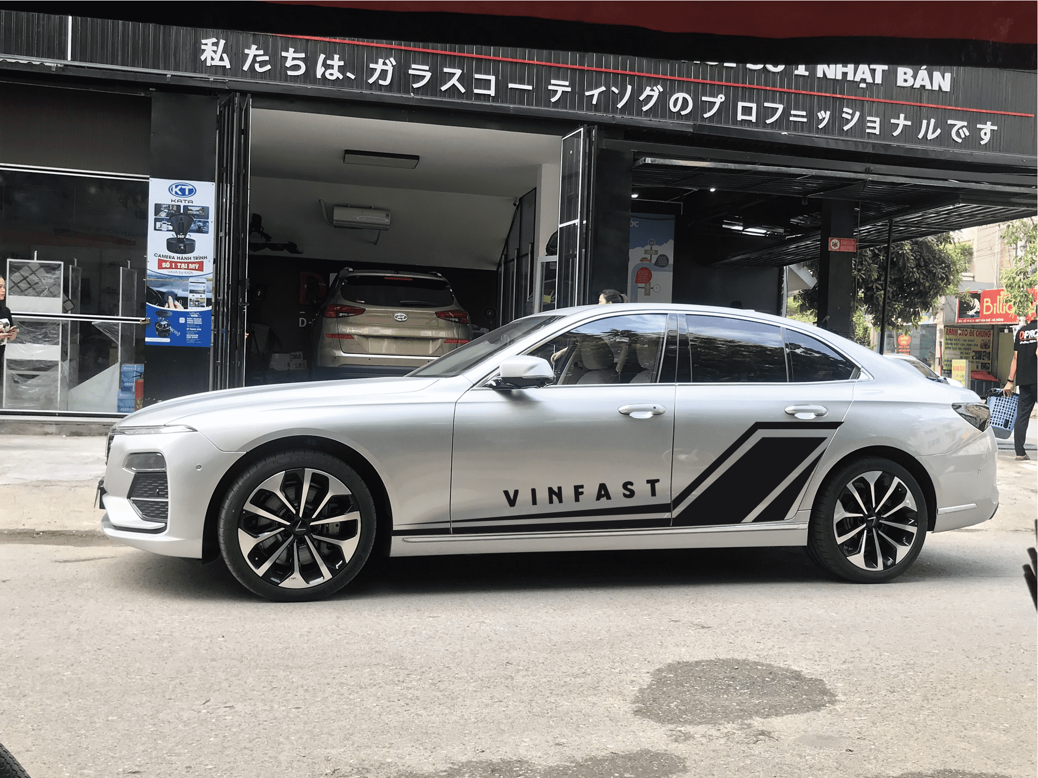 Decal tem dán sườn xe Vinfast Lux A2.0 - hàng thiết kế theo yêu cầu