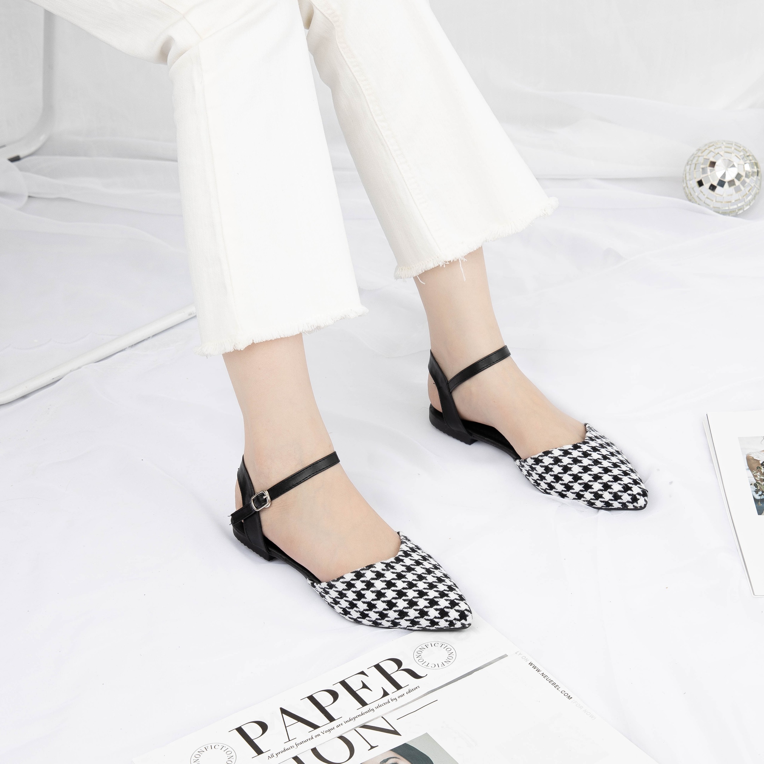 Giày Búp Bê MWC Da Mũi Nhọn Kiểu Dáng Thanh Lịch Màu Đen Trắng NUBB- 2250