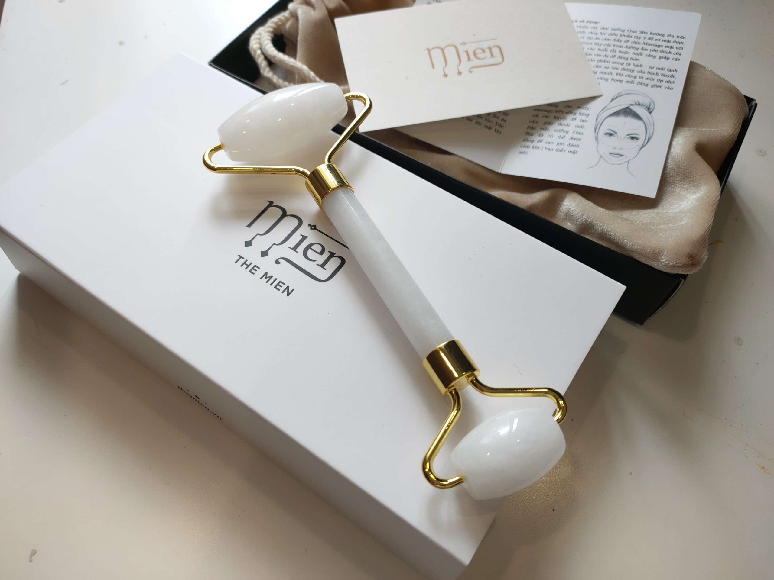 Cây lăn trắng massage, guasha mặt cao cấp đá thạch anh cao cấp MIEN