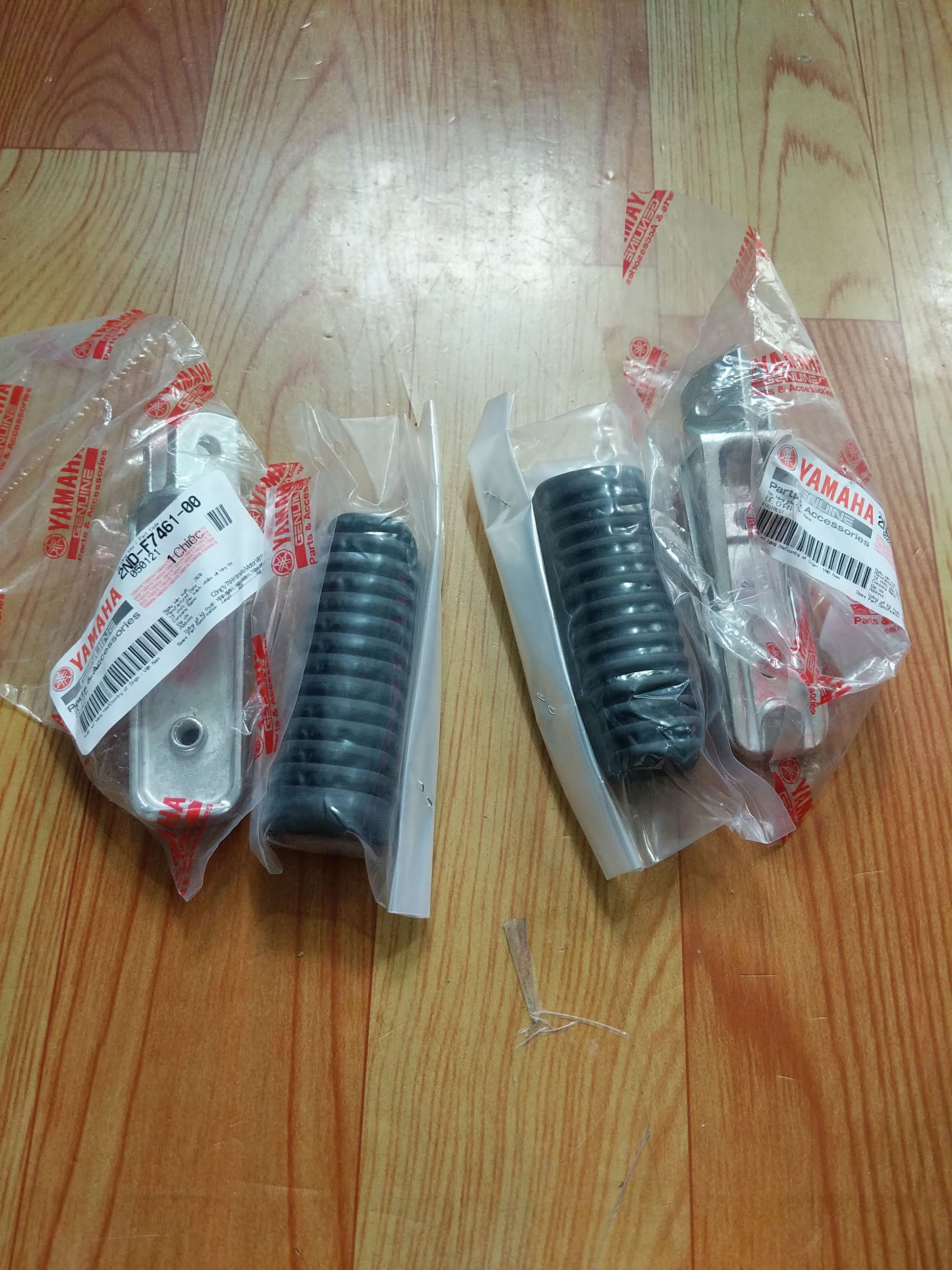 Gác chân trước Exciter 150 zin chính hãng