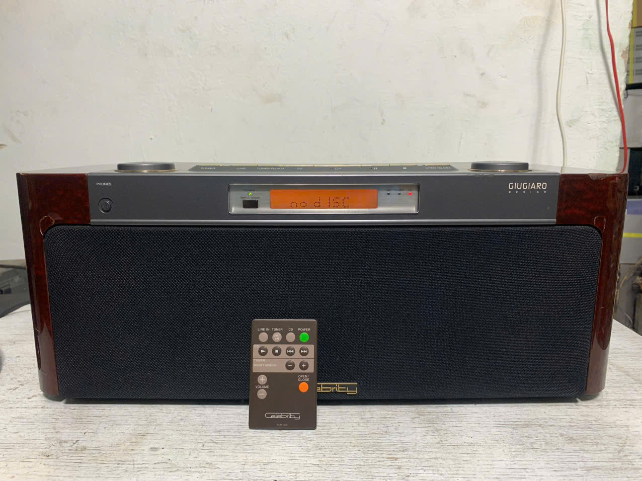 Máy nghe nhạc cao cấp của Sony D - 3000 bãi nhật nghe cực hay trưng bày chất( có khiển zin kèm)