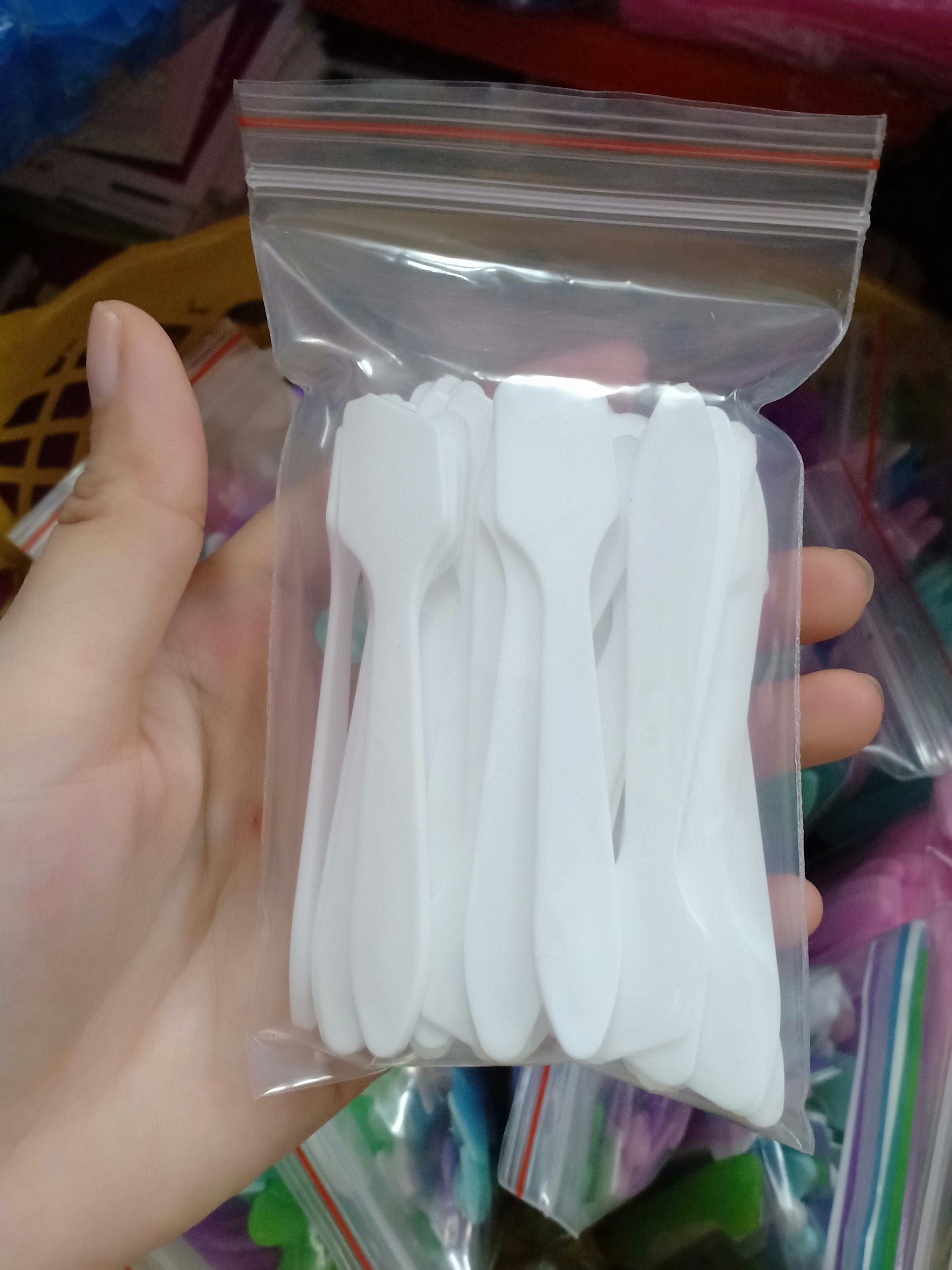 Combo 100 muỗng múc kem body (màu trắng đục)