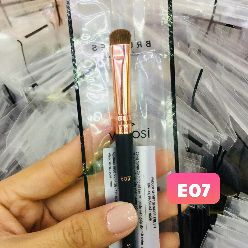 Vacosi short shader brush - e07 - cọ đánh phấn mắt lông ngắn