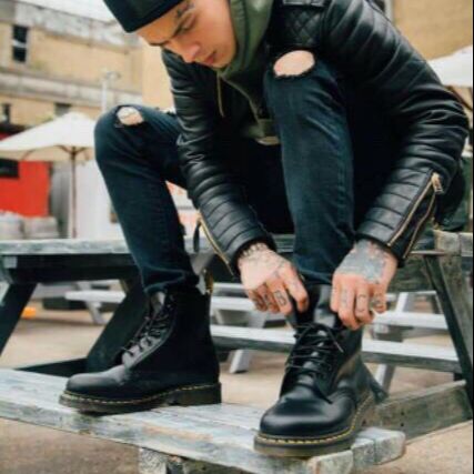 Giày bốt cổ cao dr martens