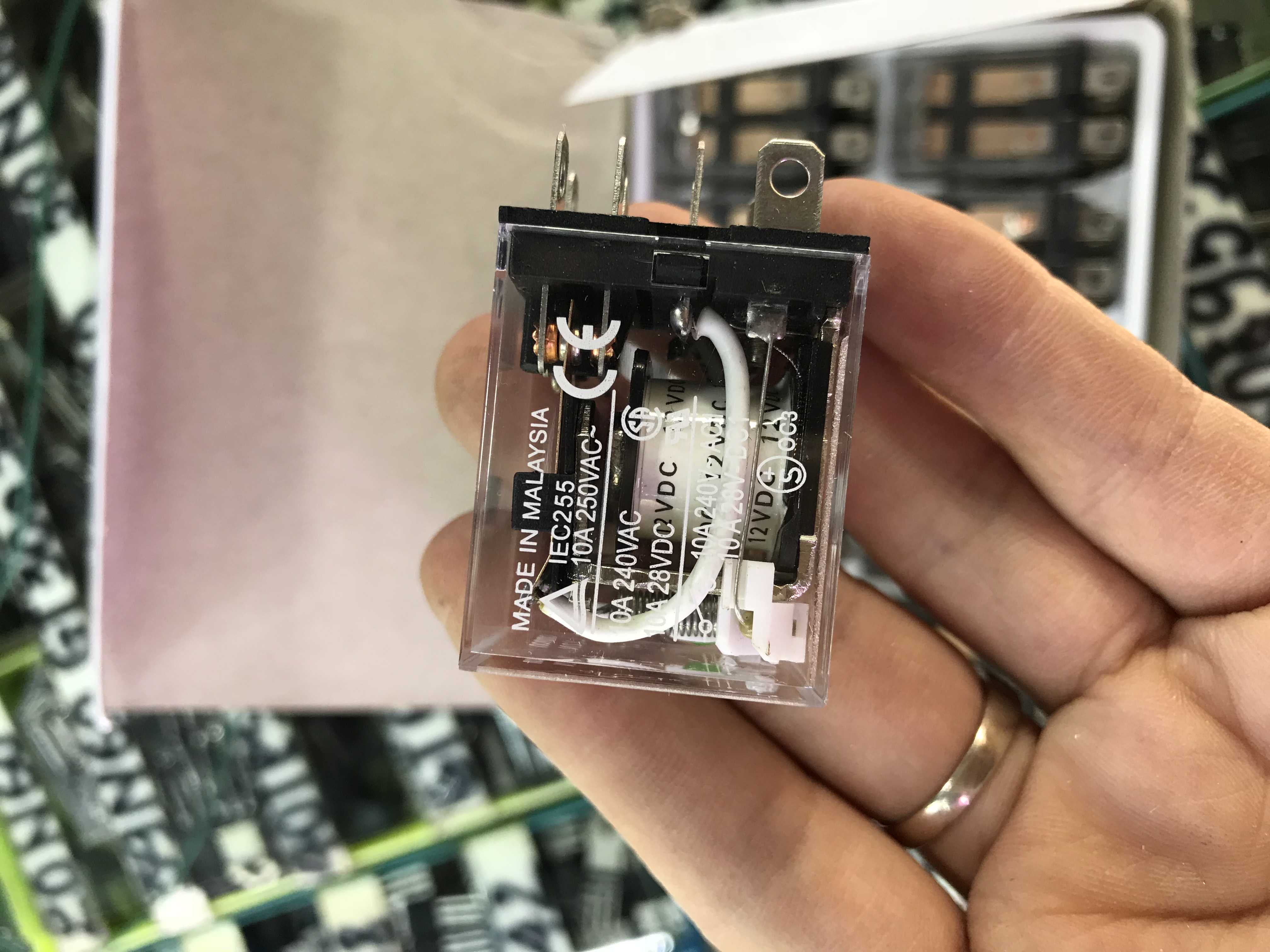 Rơ le 12v  , 24v , 220v 8 chân to Omrom 10A 250VAC - role12v8chanto