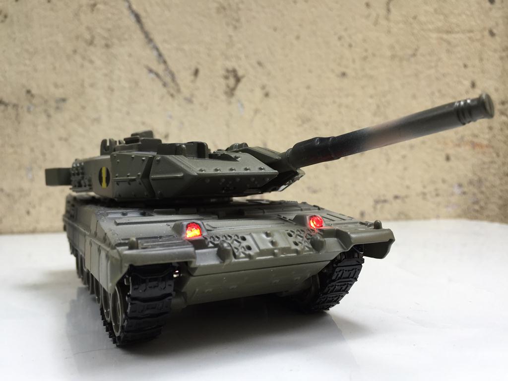 Mô hình xe tank leopat 2 - 1:43