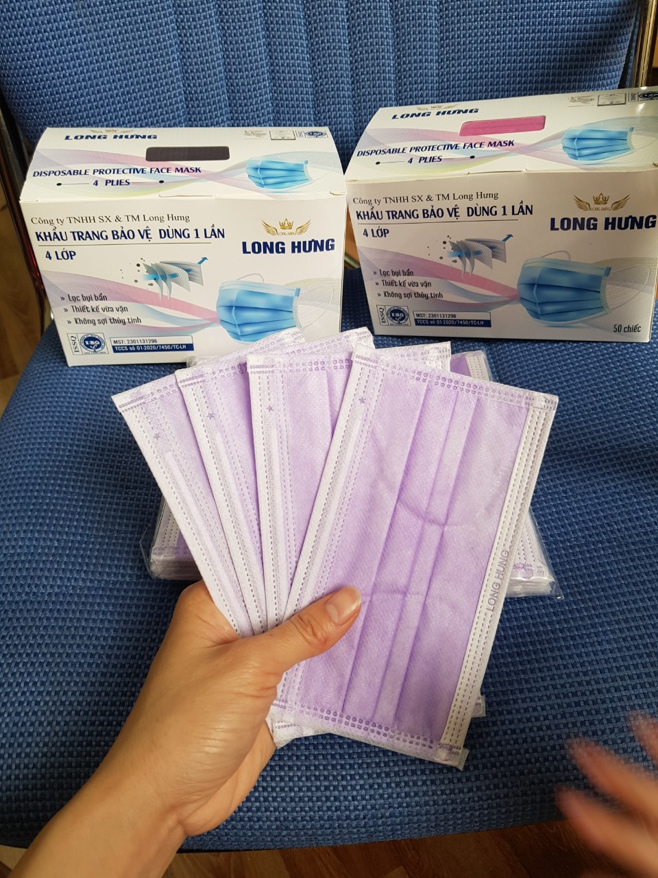 Hộp 50 chiếc khẩu trang y tế màu tím 4 lớp đẹp dày dặn