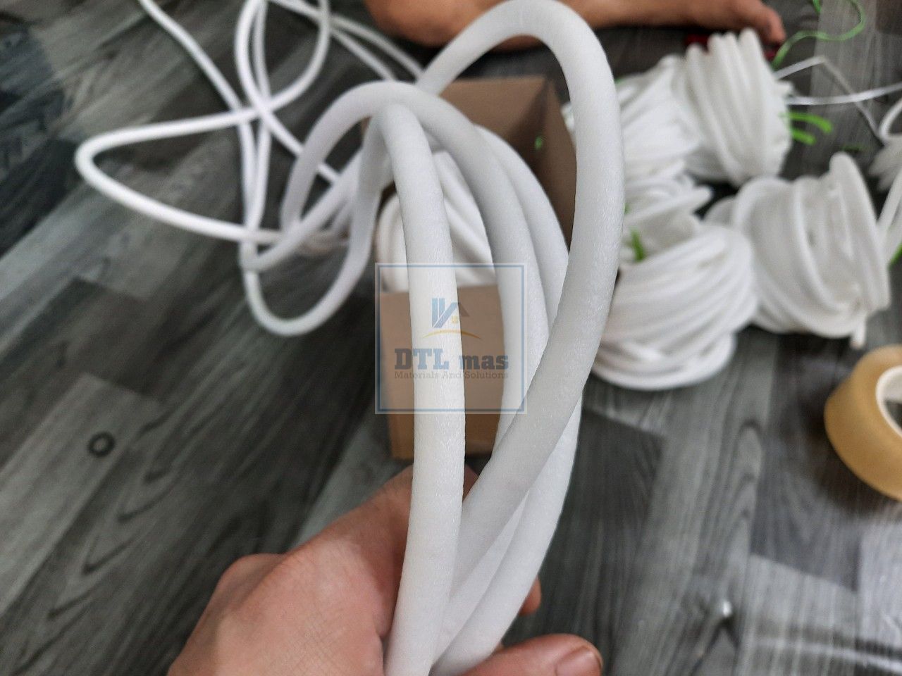 Backer rod ø10mm cuộn 10m dài - Xốp ống chèn khe bê tông, khe co giãn, khe cửa, khe đồ nội thất