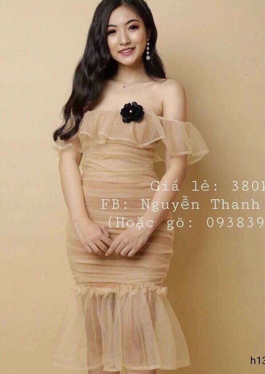 Đầm trễ vai phối lưới quá sang hai màu ( màu be và màu đen )