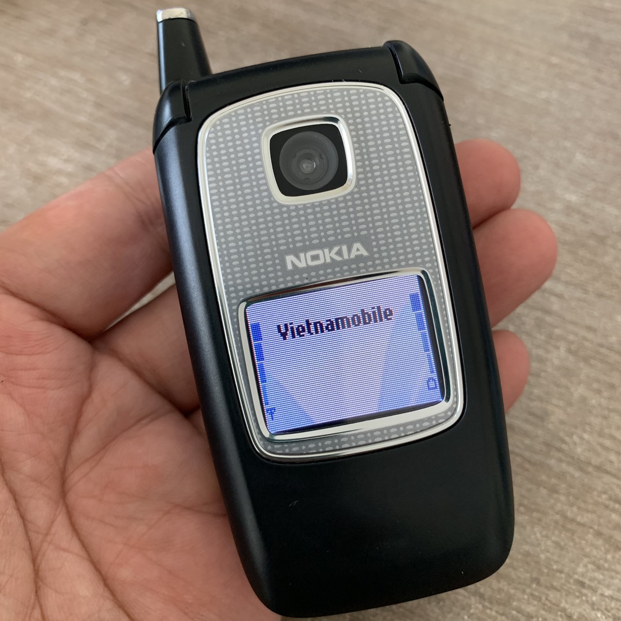 Nokia 6103 vỏ sò chính hãng. Điện thoại cổ Nokia.