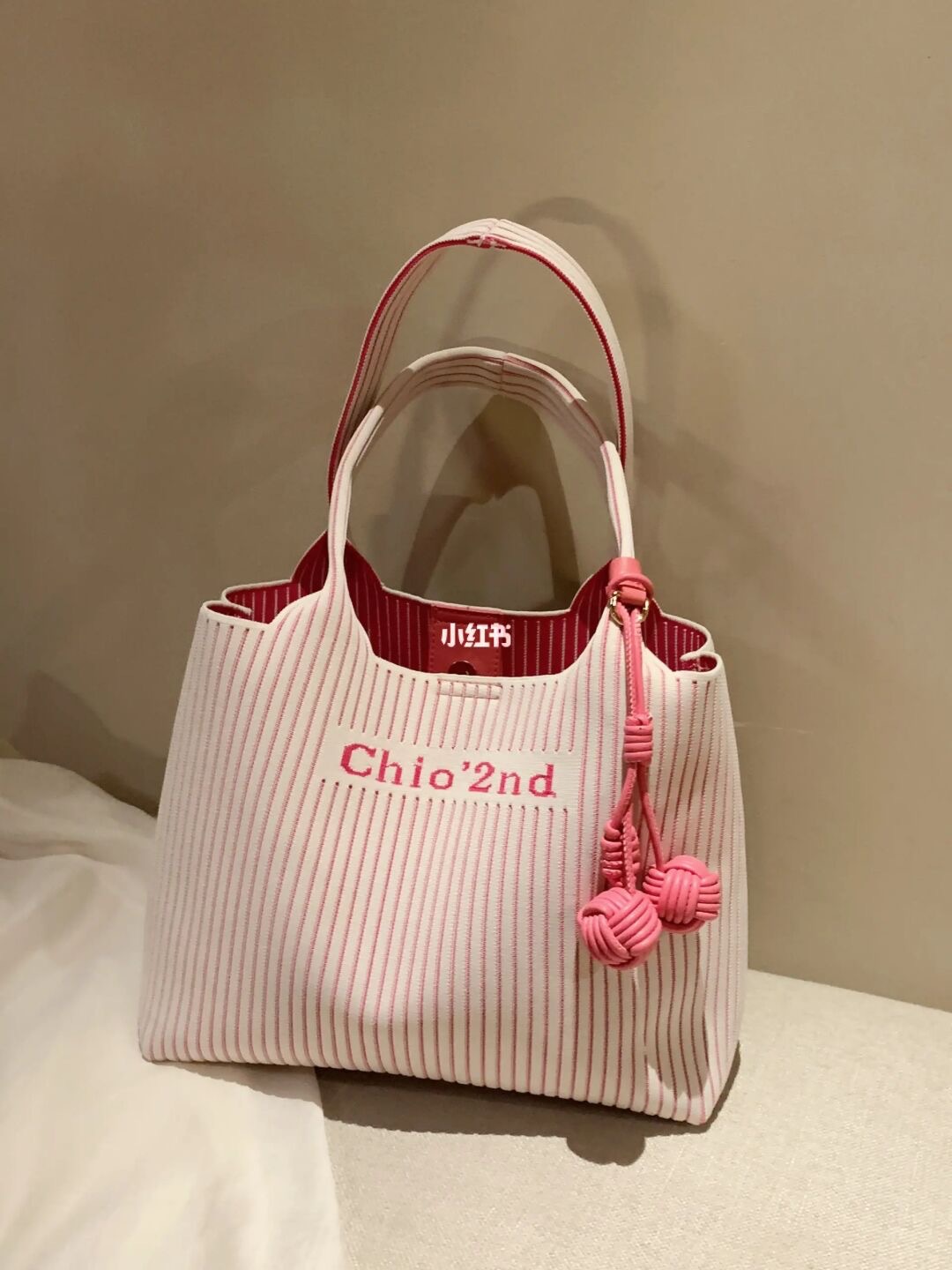 2024 Mẫu Mới Chio2nd  Túi Tote Một Vai Sọc Sóng Màu Hồng Túi To Đơn Giản Thiết Kế Thích Hợp Cho Nữ - 2
