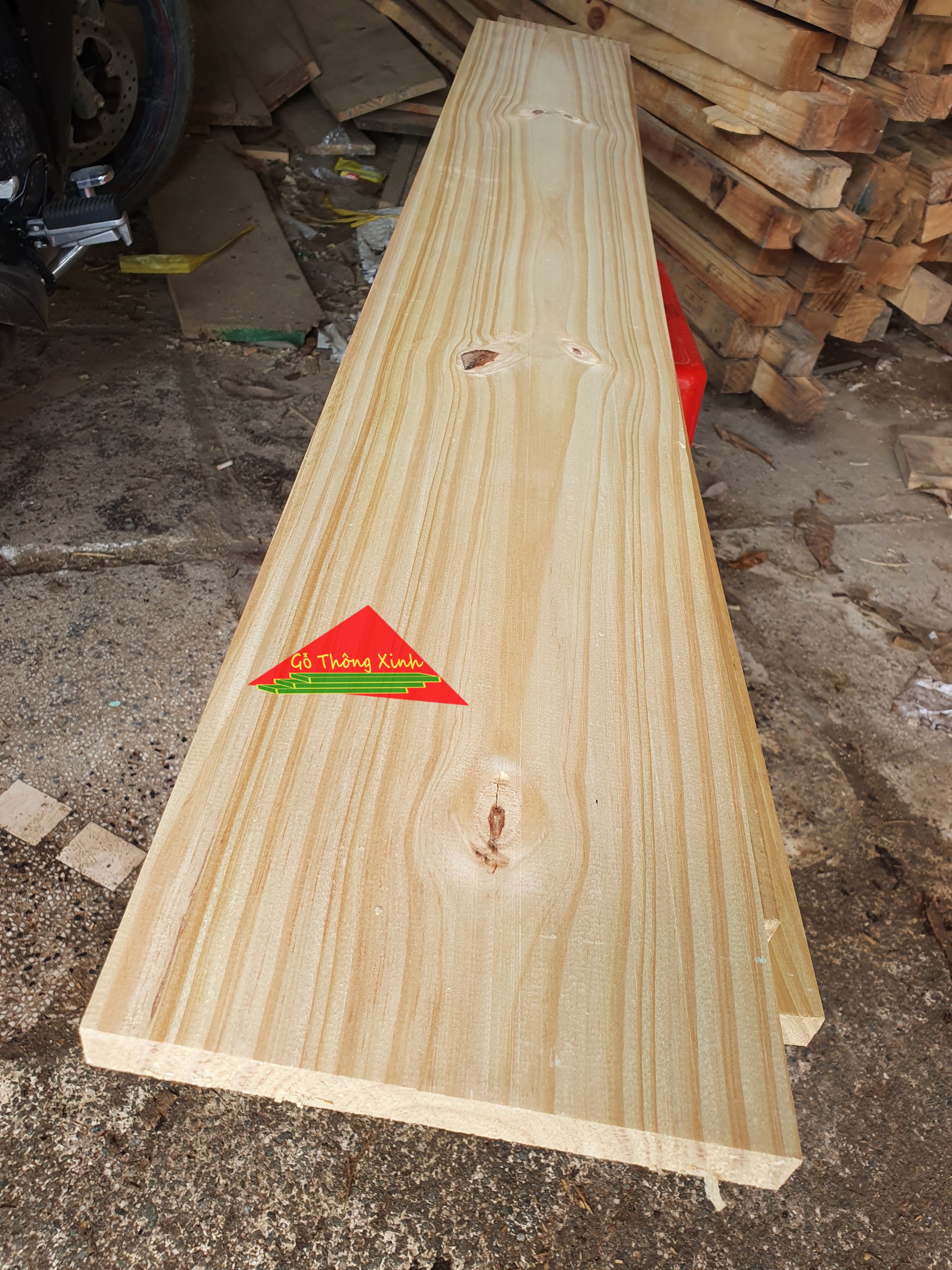 Tấm gỗ thông mới mặt lớn dài 150cm,rộng 20cm,dày 2cm được bào láng 4 mặt thích hợp làm kệ, decorde, ốp tường