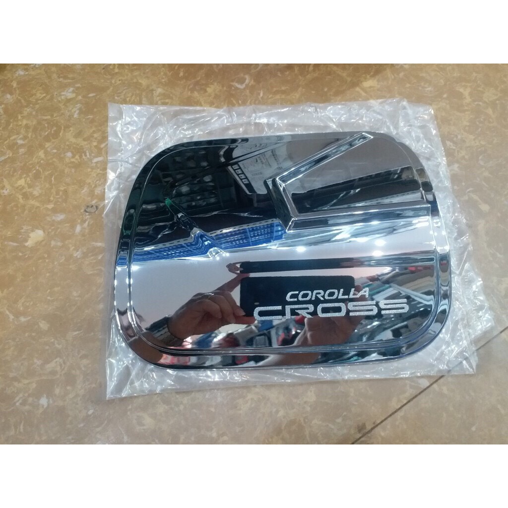 Ốp nắp bình xăng Toyota Corolla Croos mạ crom