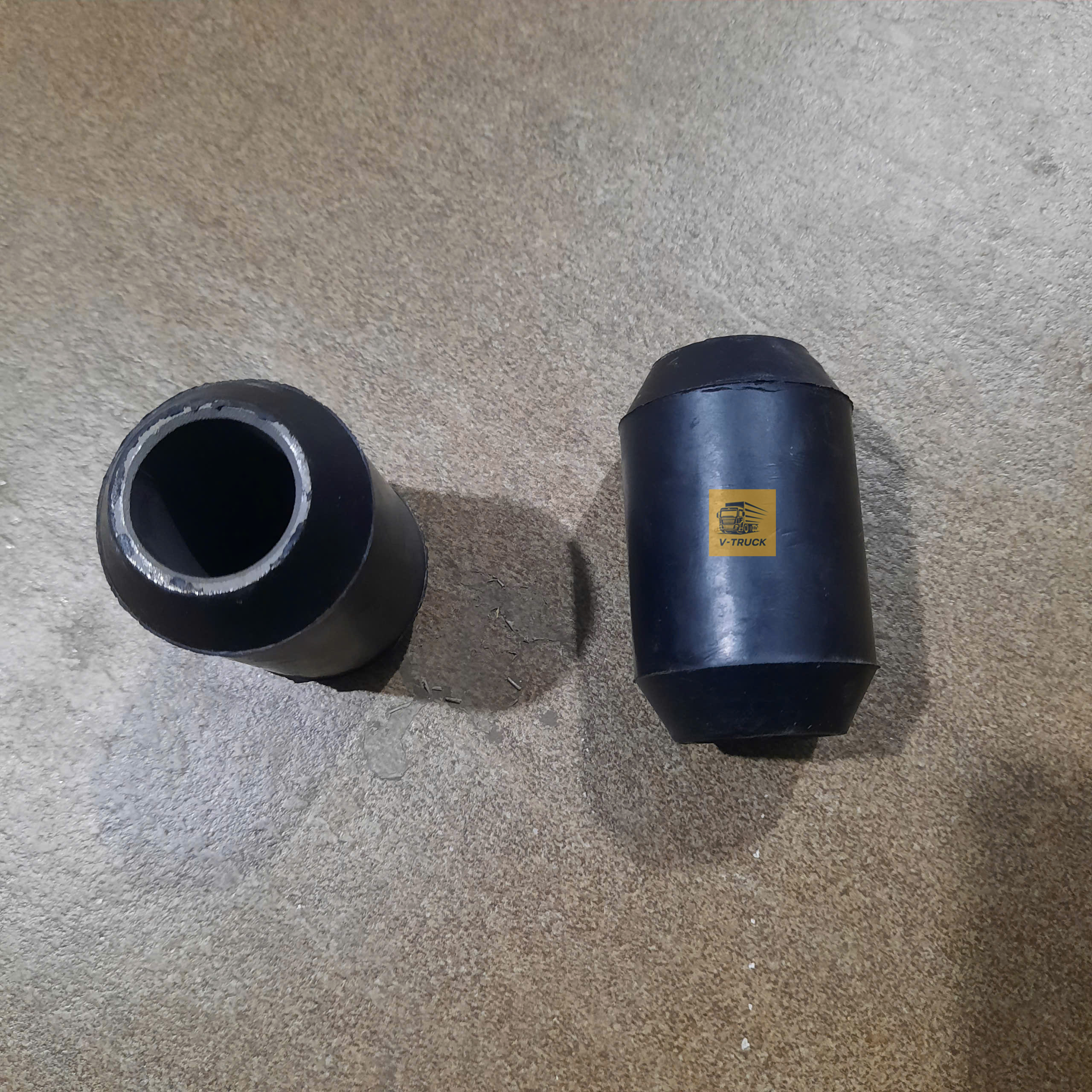 Bạc Cao Su Treo Thanh Cân Bằng Sau Howo Cầu Man (1 Bộ 2 Chiếc)