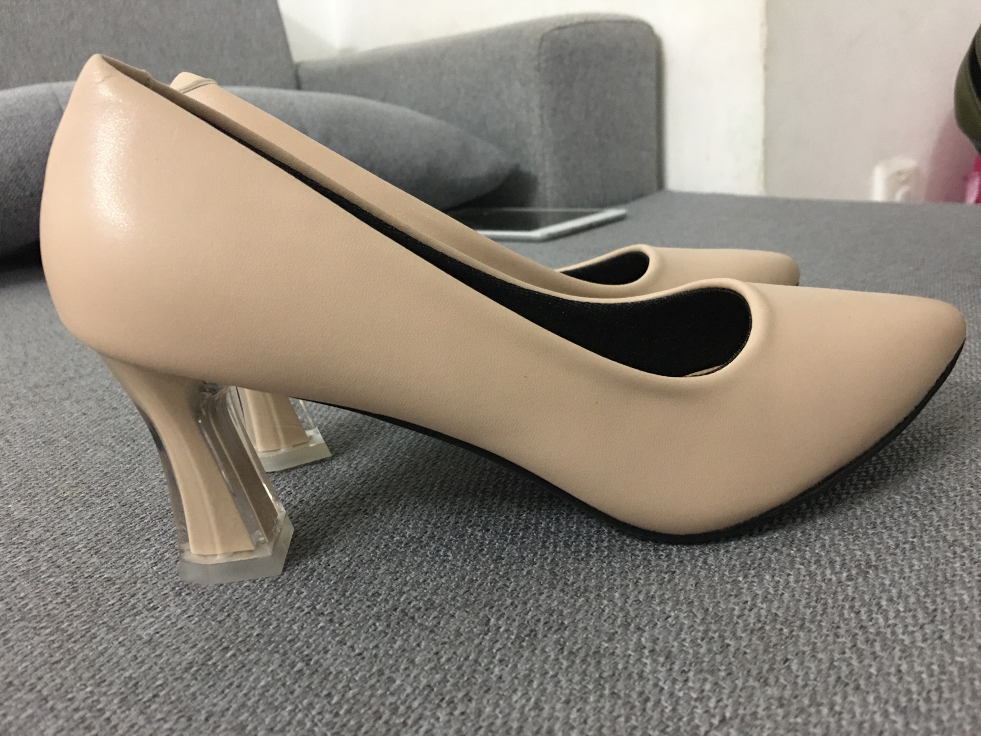 Giầy cao gót 6cm Anh Trần Shoe màu kem gót mika