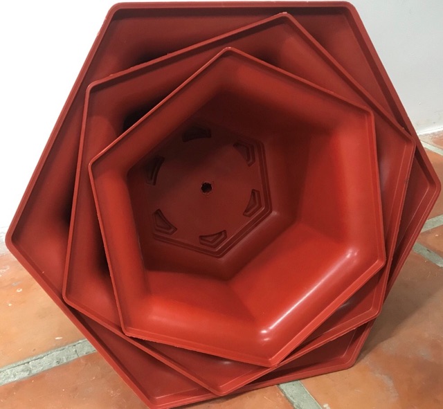 10 Chậu Nhựa Lục Giác Đỏ - đường kính miệng khoảng 28cm