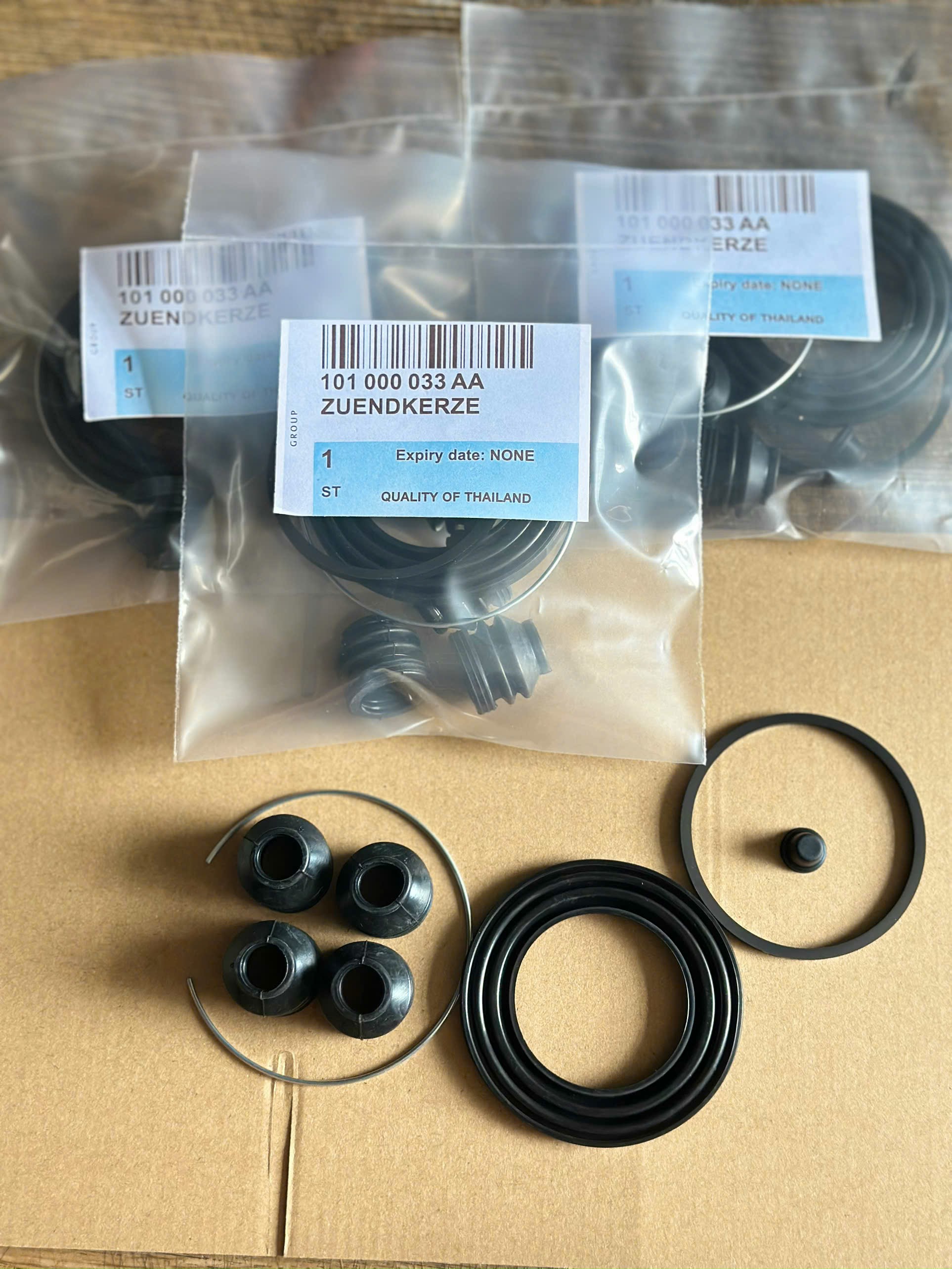 BỘ SIN CHỤP BỤI THẮNG ĐĨA TRƯỚC TOYOTA INNOVA 2006-2016 LOẠI XỊN Giá 209,990 Đồng*Miễn phí vận chuyển
