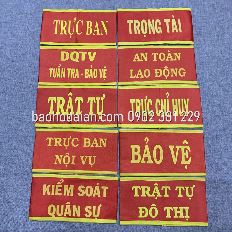 Băng rôn khẩu hiệu đeo cánh tay