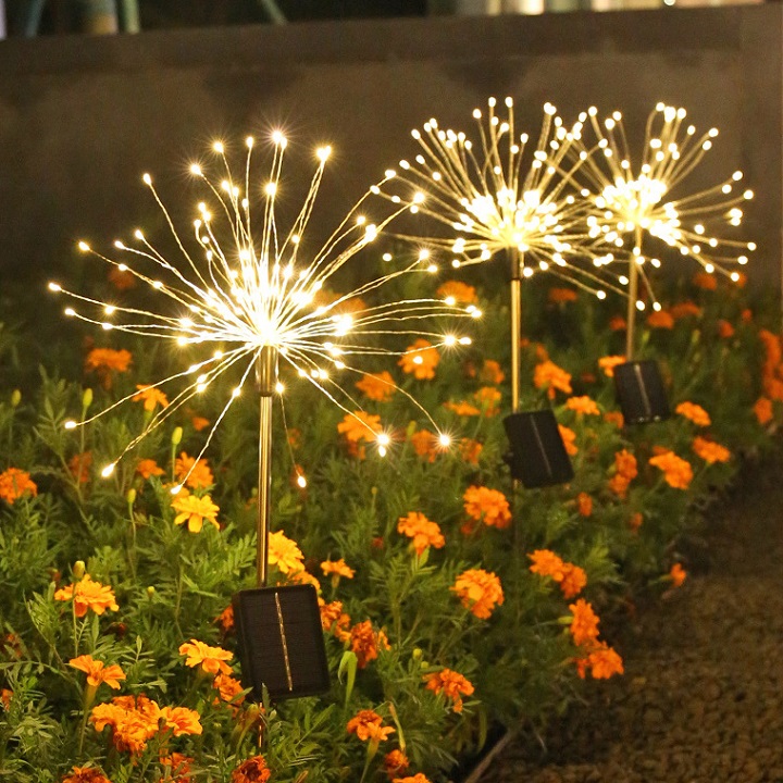 Đèn năng lượng mặt trời pháo hoa 120 led 8 kiểu nháy