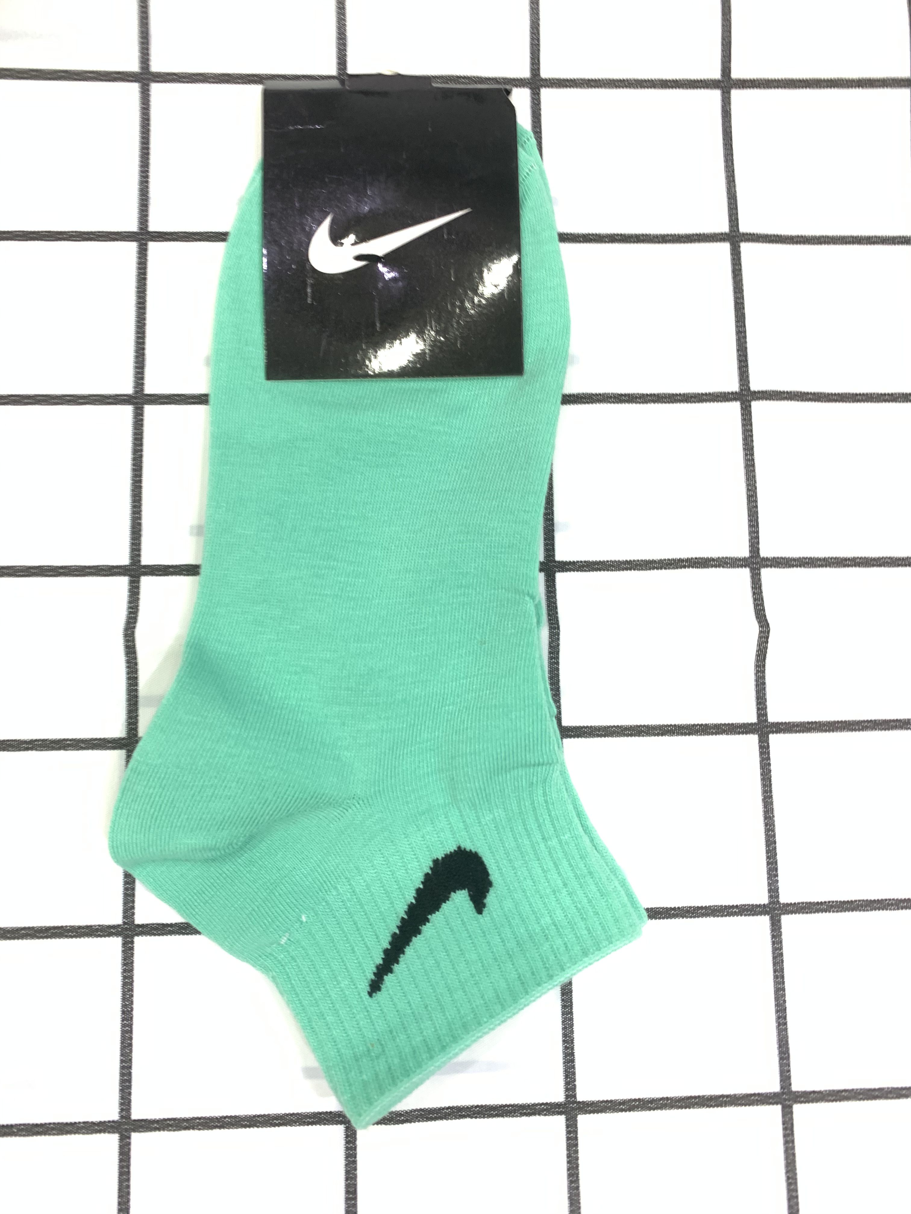 Vớ Nike cổ ngắn màu xanh lá