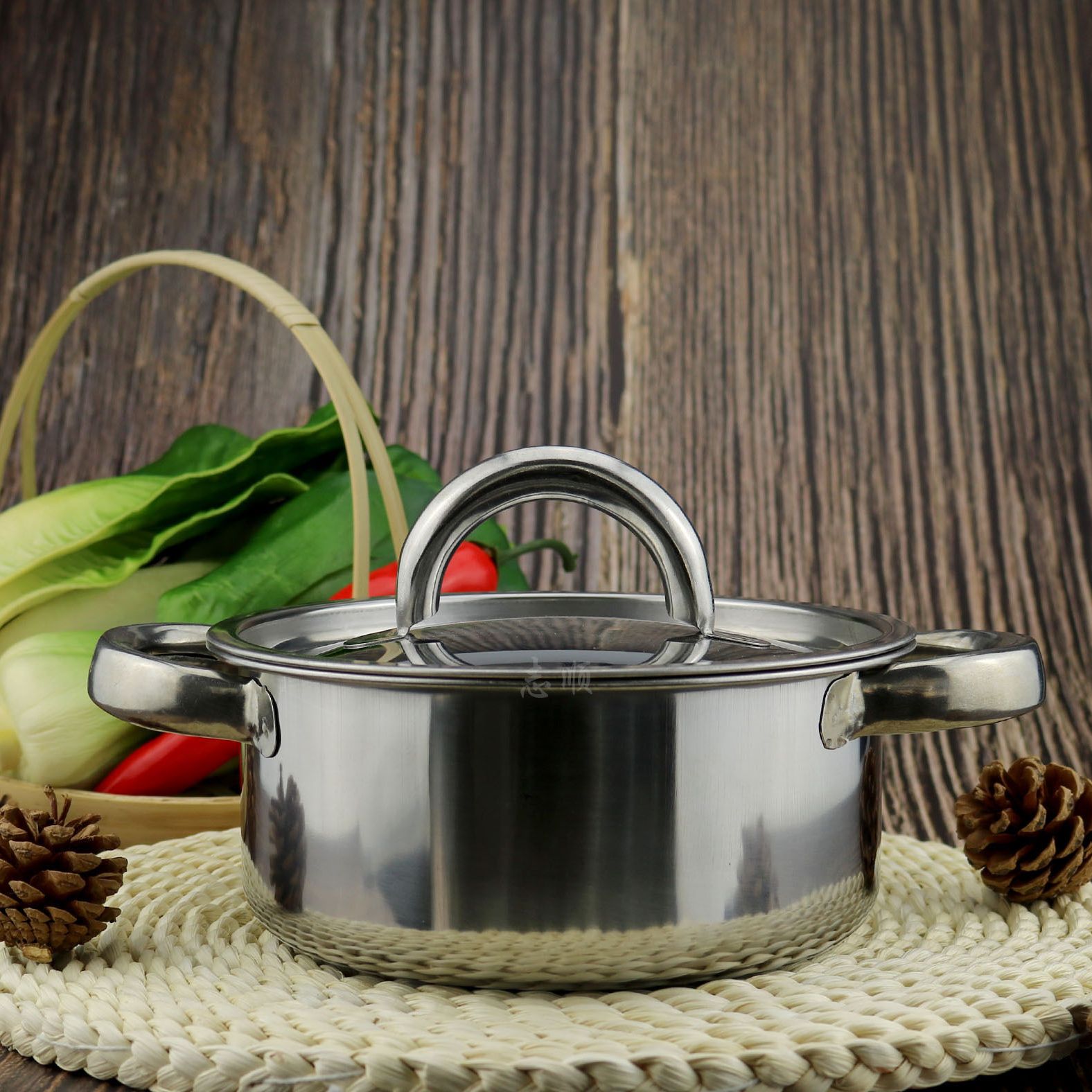 Nồi inox cao cấp. đường kính 18cm tay cầm cách nhiệt inox dày có lỗ thoát hơi
