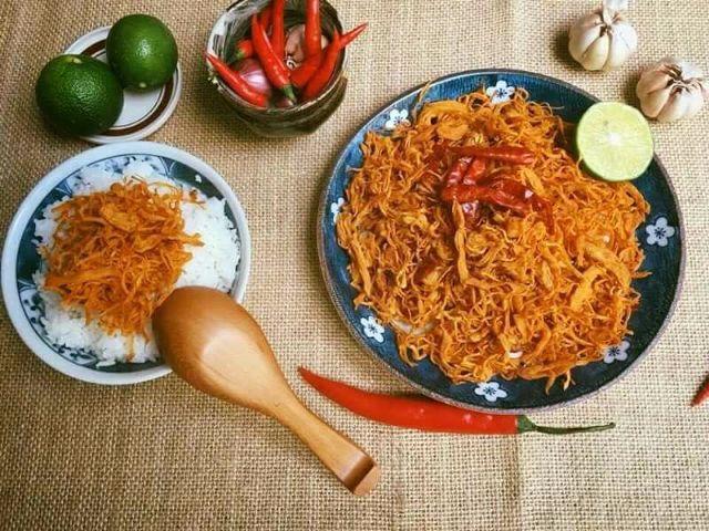 500G Khô gà lá chanh loại 1 thơm ngon giòn ngon đậm vị Khô gà lá chanh loại đặc biệt Khô gà lá chanh cay vừa Khô gà lá chanh cay vị vừa ăn ngon không tưởng Khô gà lá chanh xé cay Khanh Linh Giang Shop