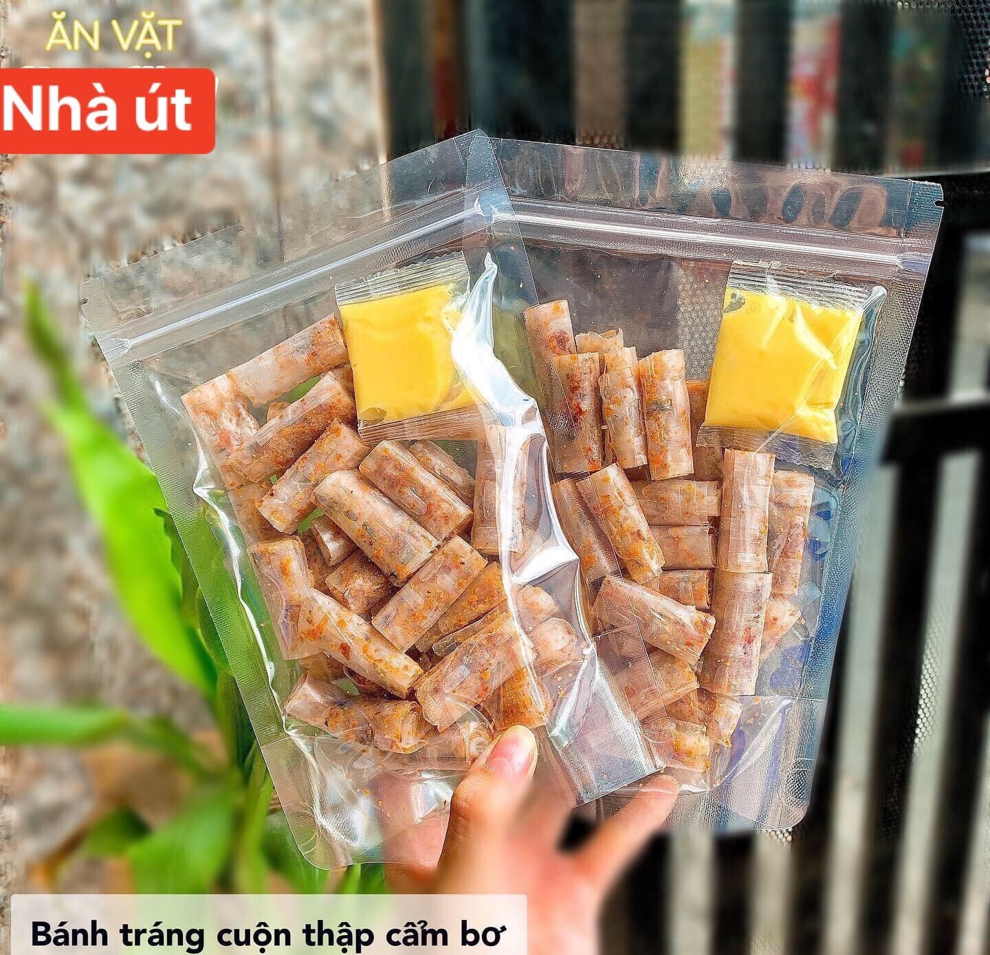Bánh tráng cuộn thập cẩm chấm sốt bơ