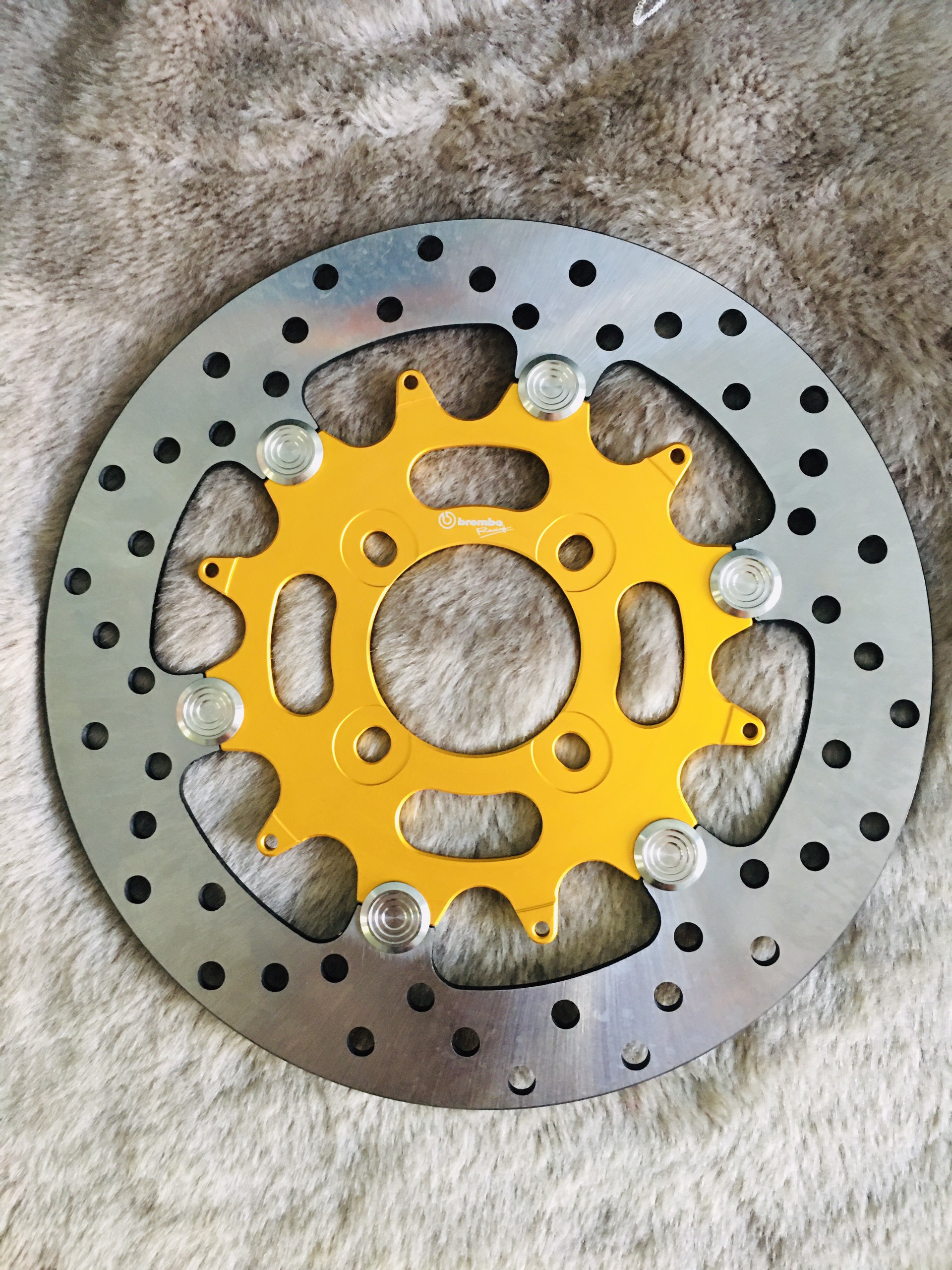 Đĩa trước 4 lỗ thông dụng size đĩa 245mm màu vàng