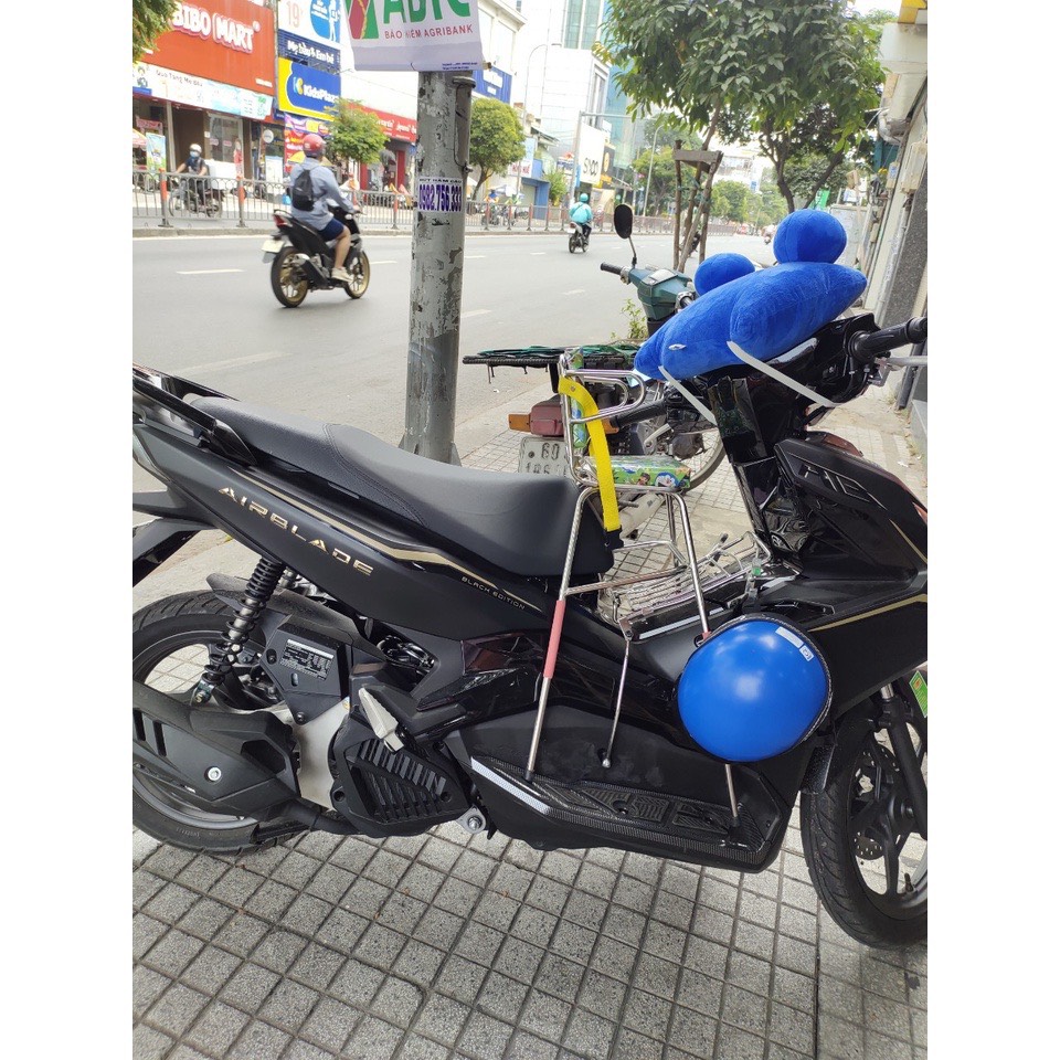 Ghế ngồi xe máy dòng xe airblack cho bé dựa có vòng ghế inox