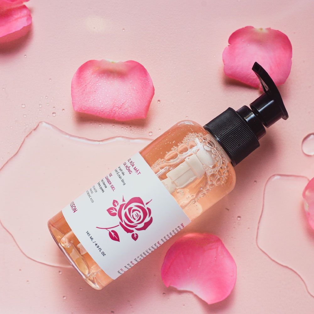 Sữa rửa mặt hoa hồng làm sạch sâu, cân bằng ẩm cho da và se khít lỗ chân lông KISSON 145ml