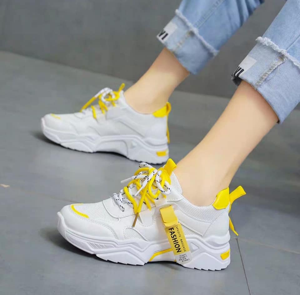 Giày sneaker