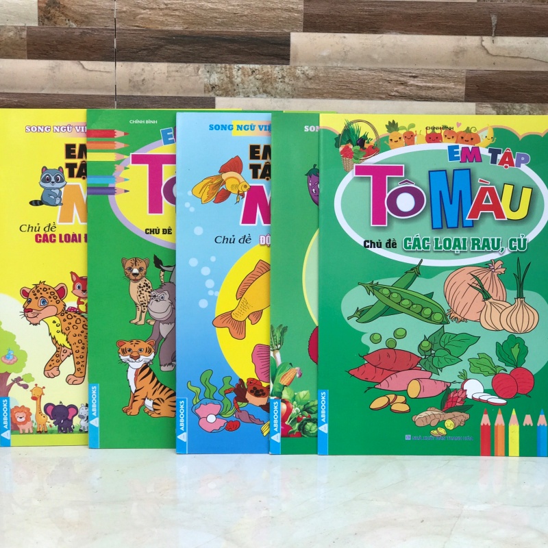 Em tập tô màu theo các chủ đề