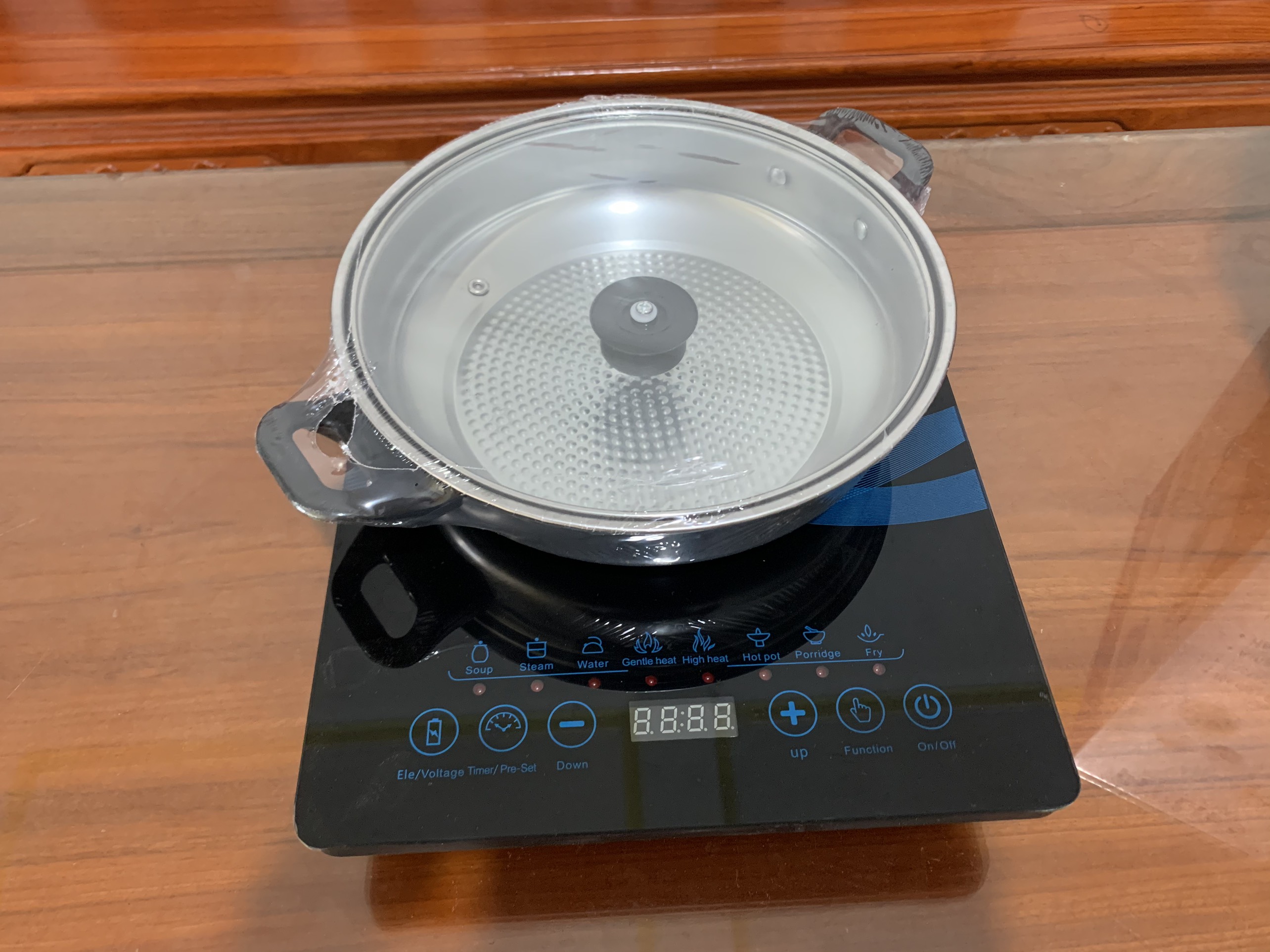 Bếp từ đơn cảm ứng có đèn LED siêu mỏng, mặt kính cường lực + Tặng kèm nồi, công suất 2200w BẢO HÀNH 1 NĂM