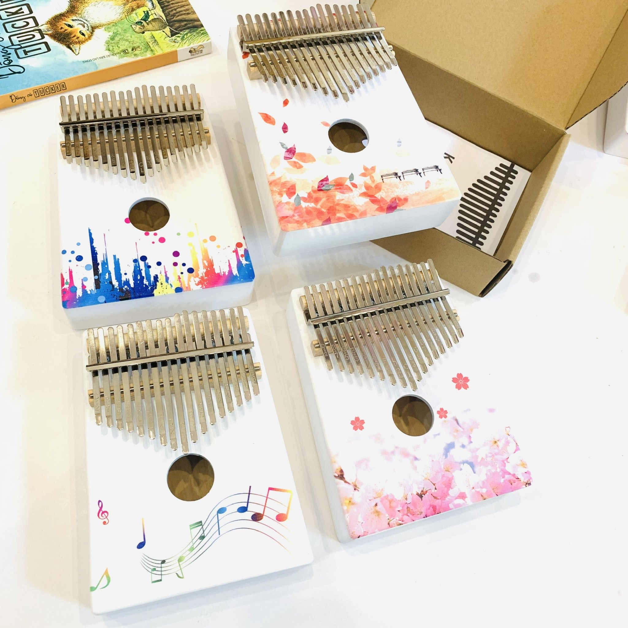 Đàn Kalimba 17 phím nhiều hoạ tiết bắt mắt đầy đủ phụ kiện