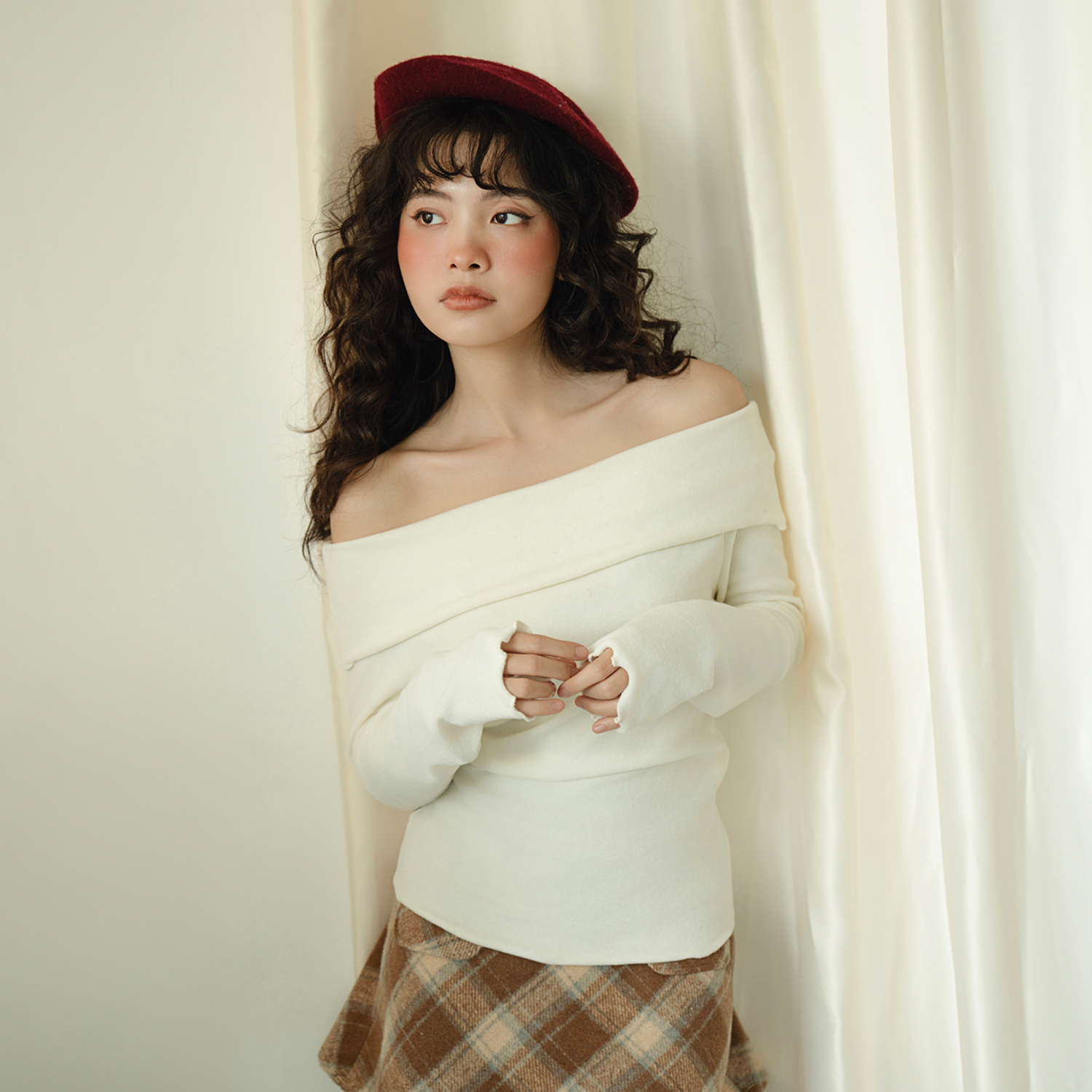 Bleubird áo nỉ nhung trễ vai off shoulder top