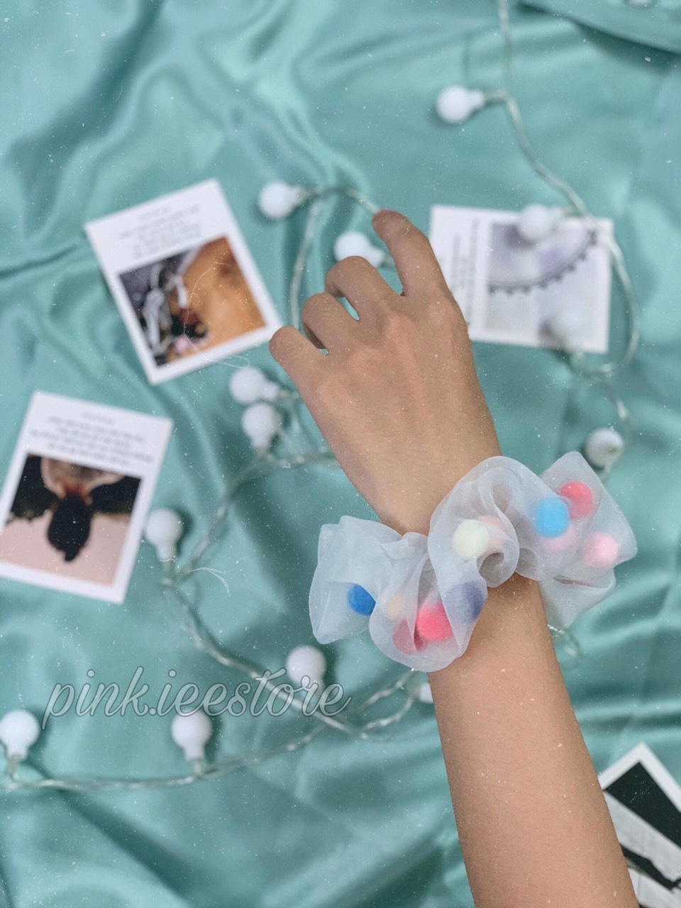 Scrunchies pompom trắng trong - cột tóc hottrend