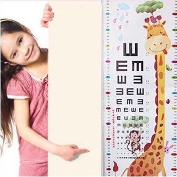 Decal dán tường kèm thước đo chiều cao và kiểm tra thị giác cho bé.